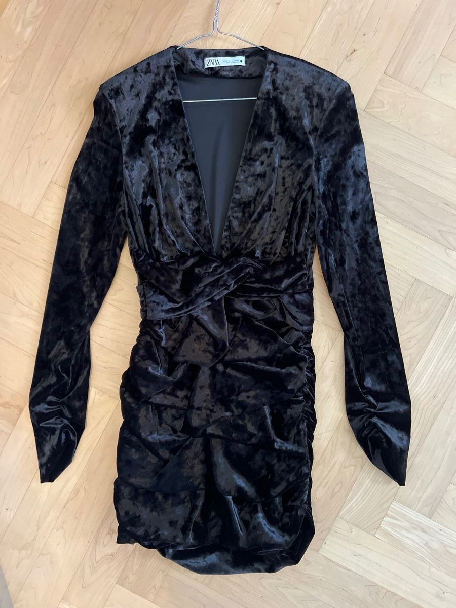 Zara Kleider: Zara Samtkleid schwarz Grösse S neuwertig – Neu (gemäss Beschreibung) aus Zürich von Alexandra2206