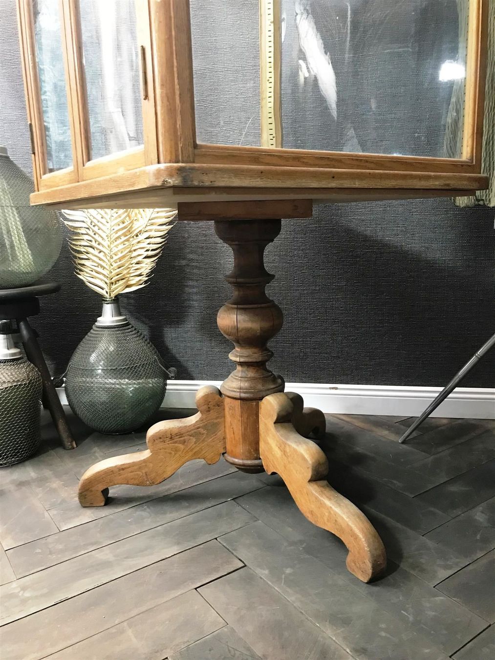 Vetrine: Vitrine um 1900 aus Eiche Jugendstil – Usato da Laufenburg venduto da industrial-silence 6