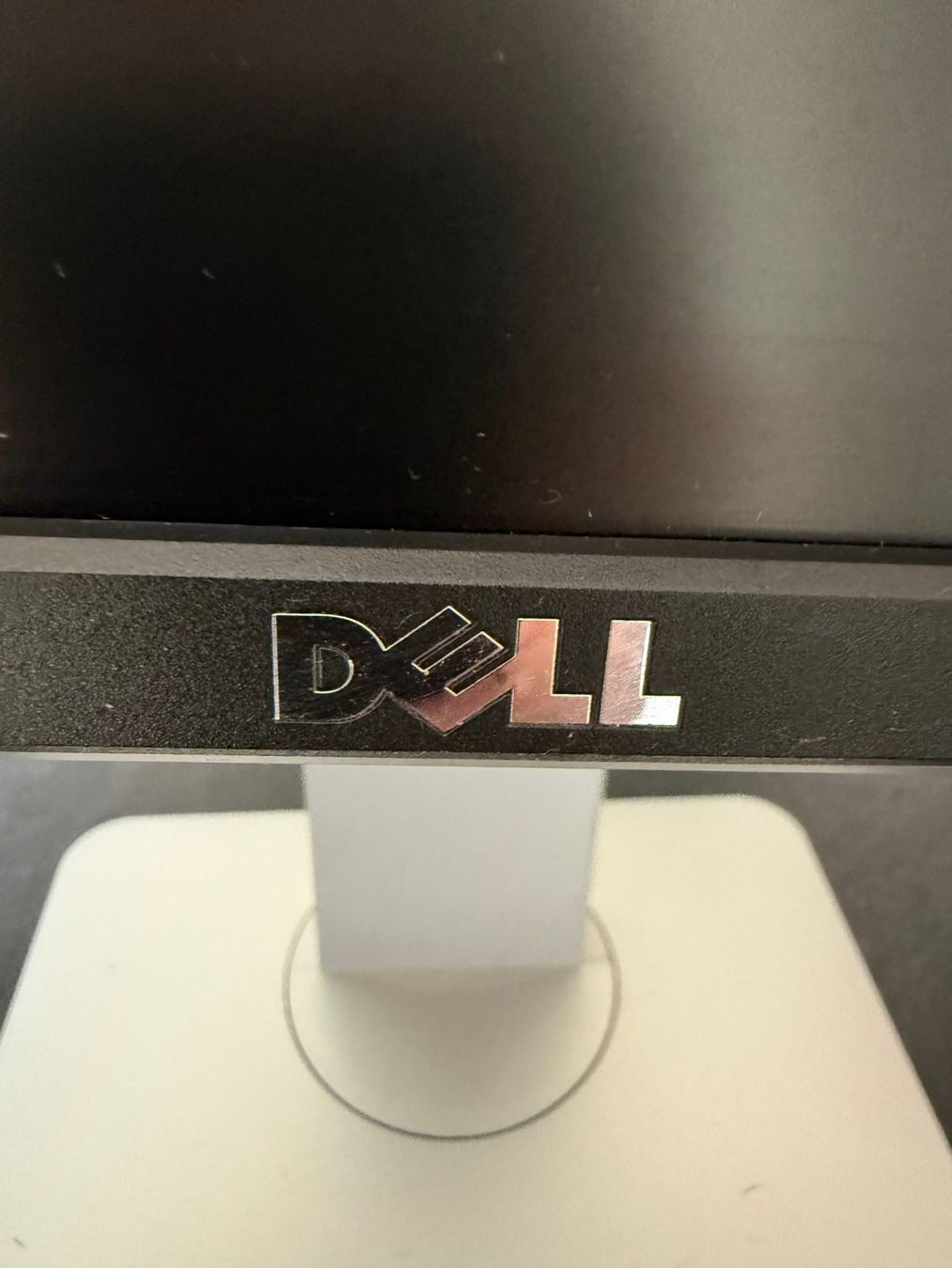 Dell Monitor: Monitor Bildschirm Dell 23 Zoll 58 cm – Usato da Kirchdorf AG venduto da coco123 4