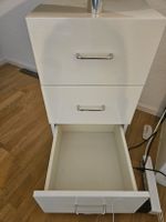 Schreibtisch in origineller Form mit 3 Schubladen