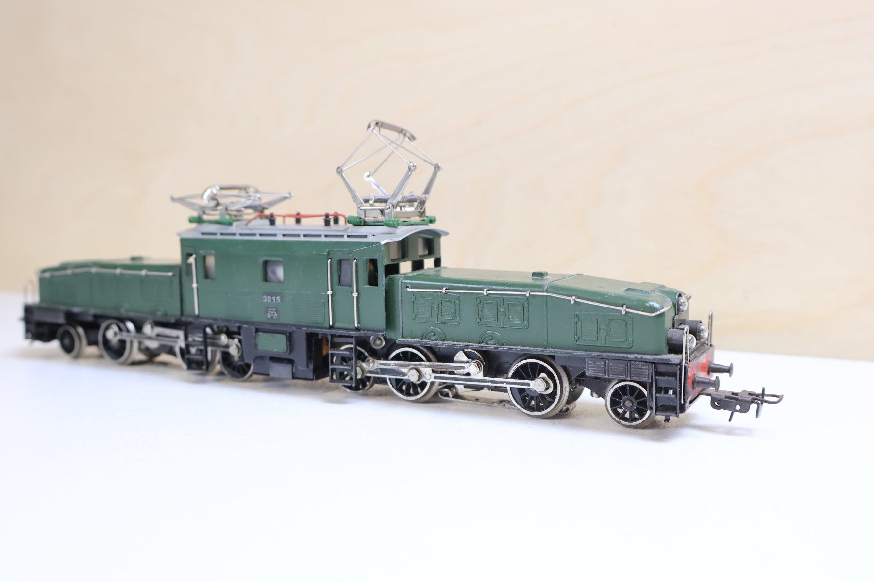 Märklin Modellini di ferrovie: Märklin SBB Krokodil E-Lok 3015 - Gussmodell – Difettoso da Winterthur venduto da Monstera 3