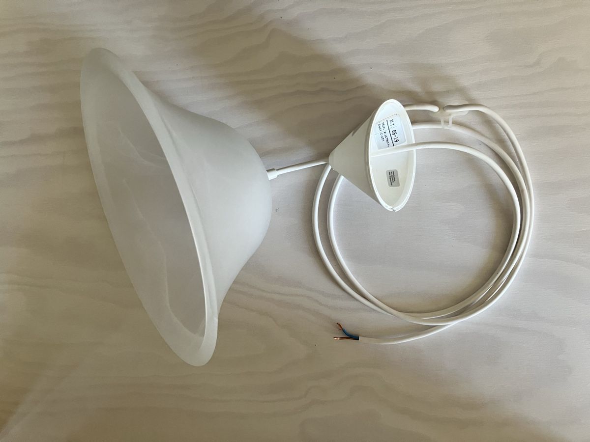 Lampes: Pendelleuchte Fabas Luce Glas weiss E27 – D'occasion à Liestal par Denise12345 1