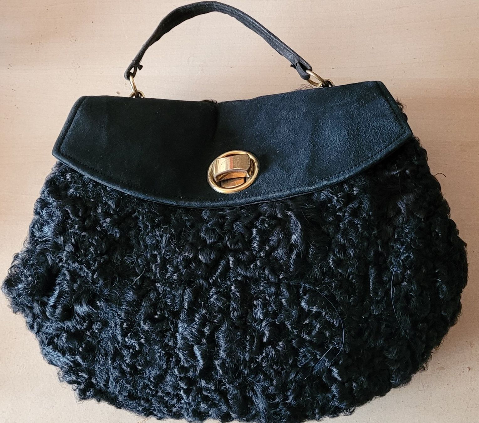 Cappotti: Mantel ,Tasche, Hut aus Astrachan – Usato da SCHÜBELBACH venduto da CoKaHa 5