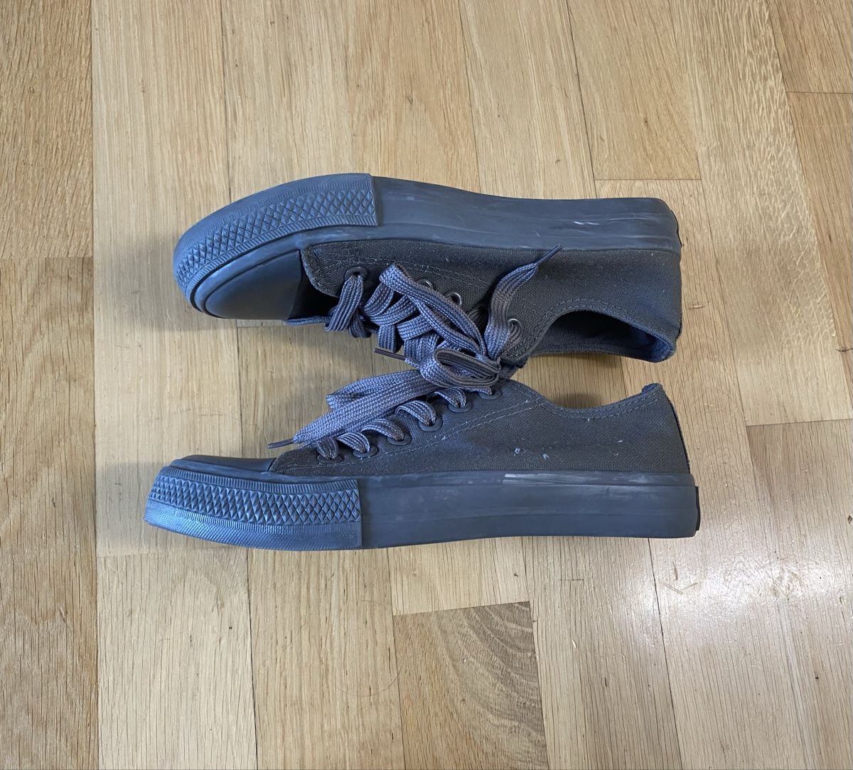Converse Scarpe da uomo: Grau Converse low sneakers 36 – Usato da Zürich venduto da Mariaov 1