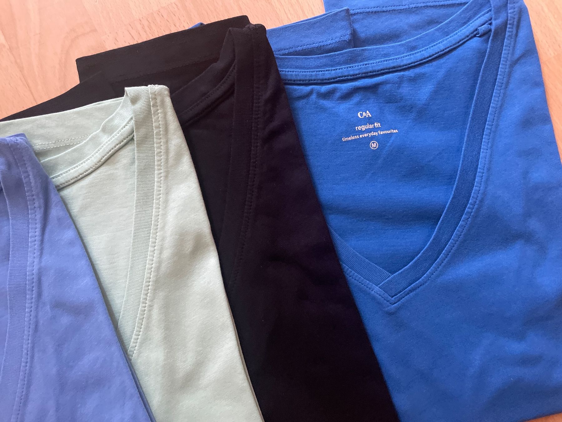 C&A Lots de vêtements: 4er Pack Damen T-Shirts Grösse M – D'occasion à St.Moritz par ClaudiaS010203 1