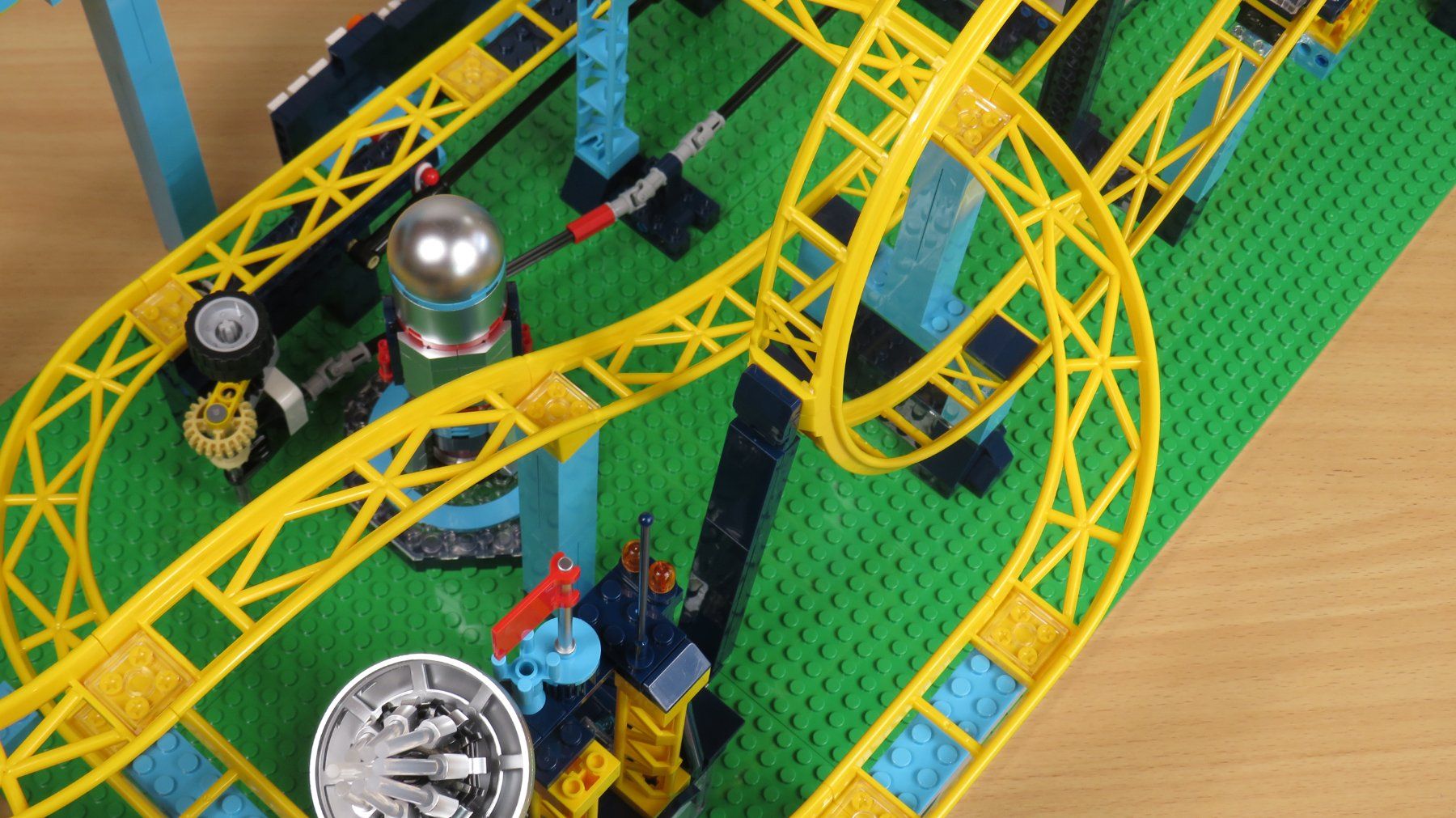Mould King Kit di costruzioni: MOULD KING-11031-Space Elevator-Riesen-Achterbahn – Nuovo (secondo la descrizione) da Arboldswil venduto da Lubber 5