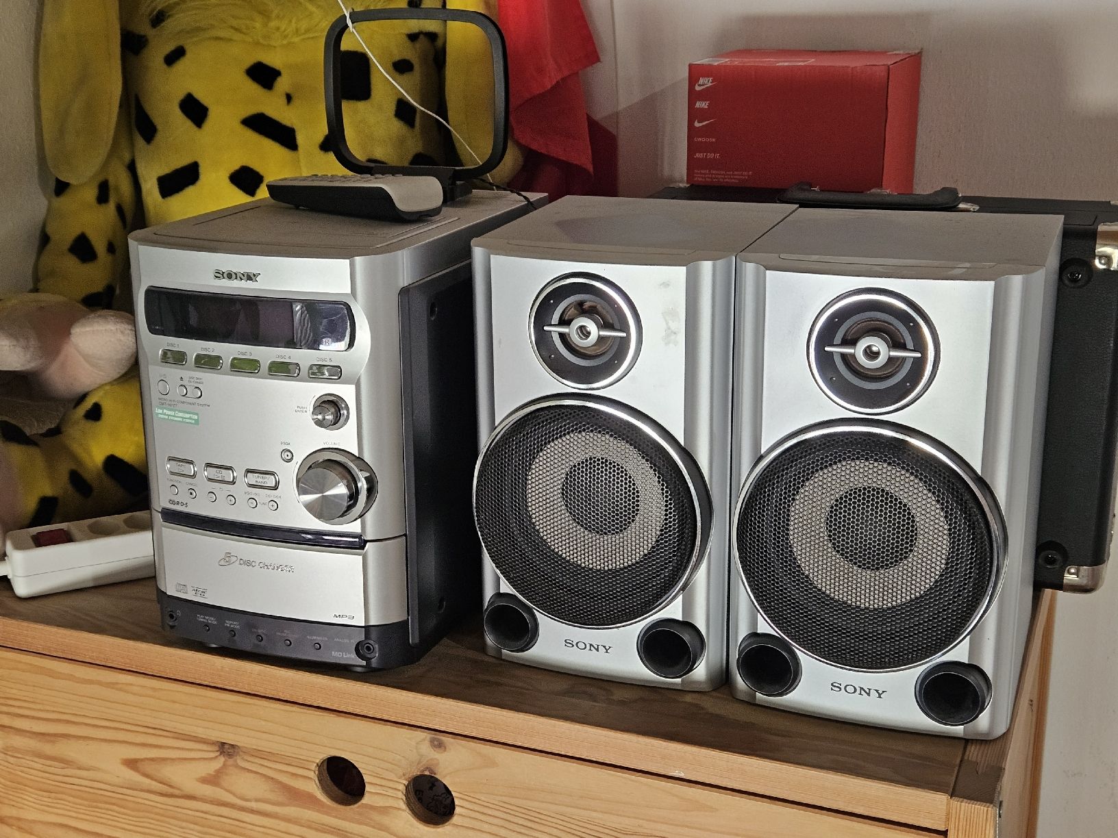 Sony Lettore multimediale & Streamer: Système Hi-Fi Sony CMT-HPZ7 avec enceintes et télécommande – Usato da Genève venduto da mor_8mmk