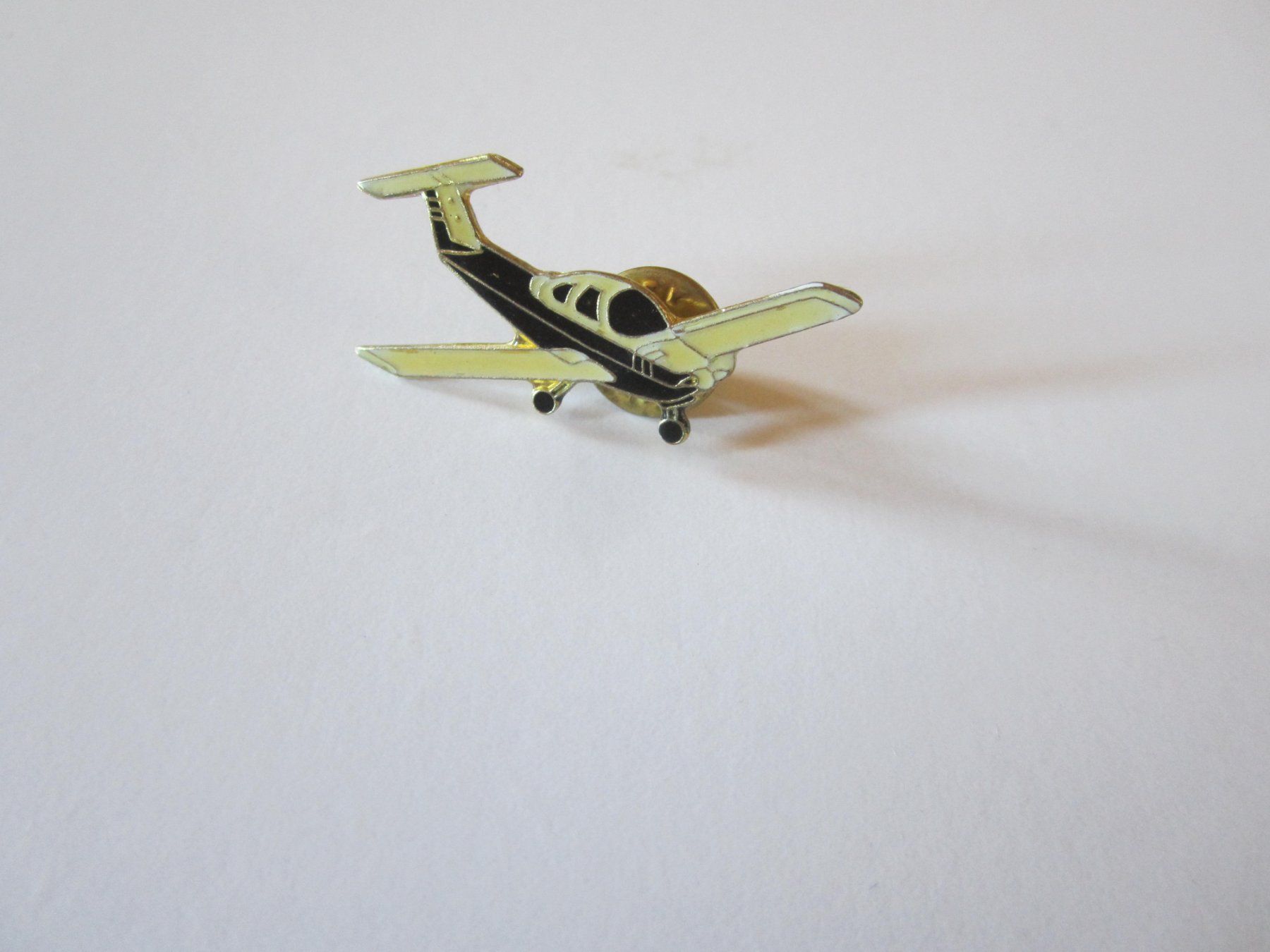 Plaquettes & Badges: Pin Avion – Neuf (Voir description) à Tramelan par Tors