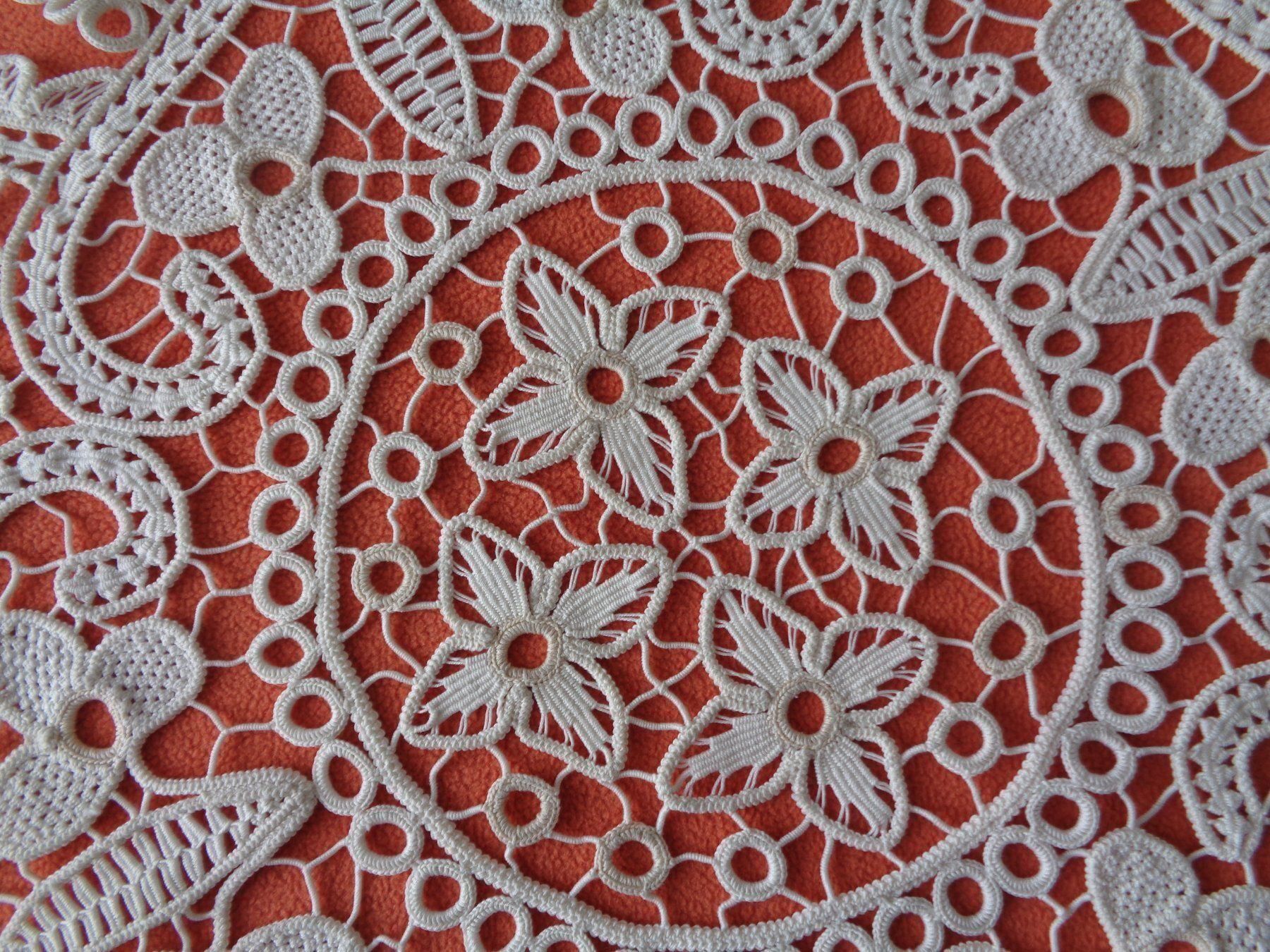 Alle Dekorationen: Spitzen Makramee - Handarbeit - Vintage – Gebraucht aus Chur von omonia 2