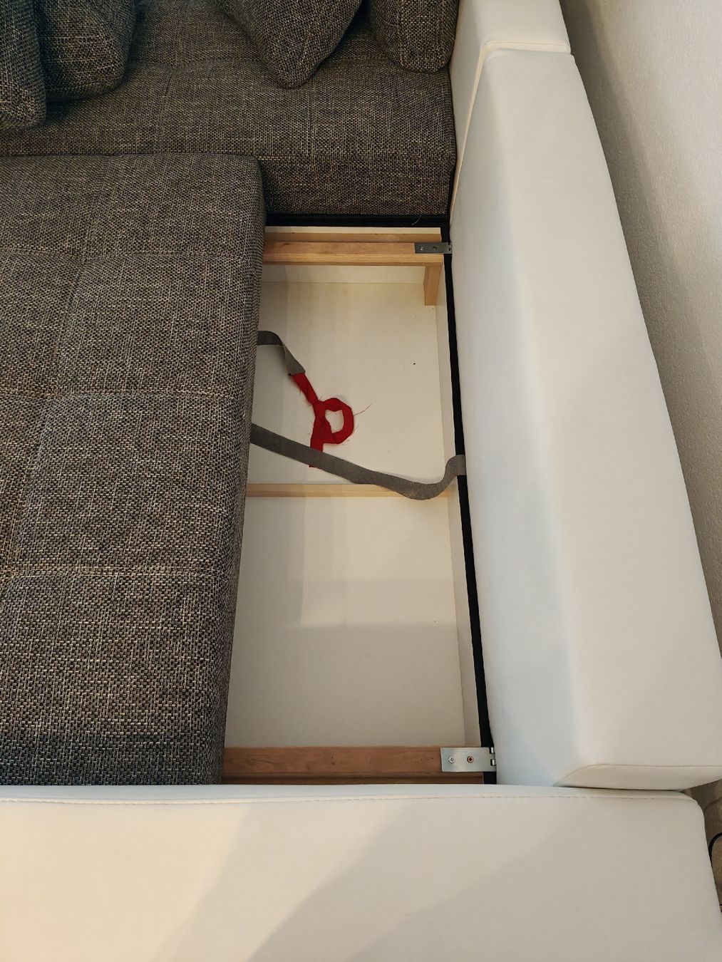 Sofas: Bett/Ecksofa – D'occasion à Thun par Offerte_Filippo 4