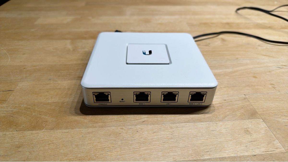 Firewall: Ubiquiti UniFi Security Gateway USG – Gebraucht aus Schwerzenbach von Marsupi