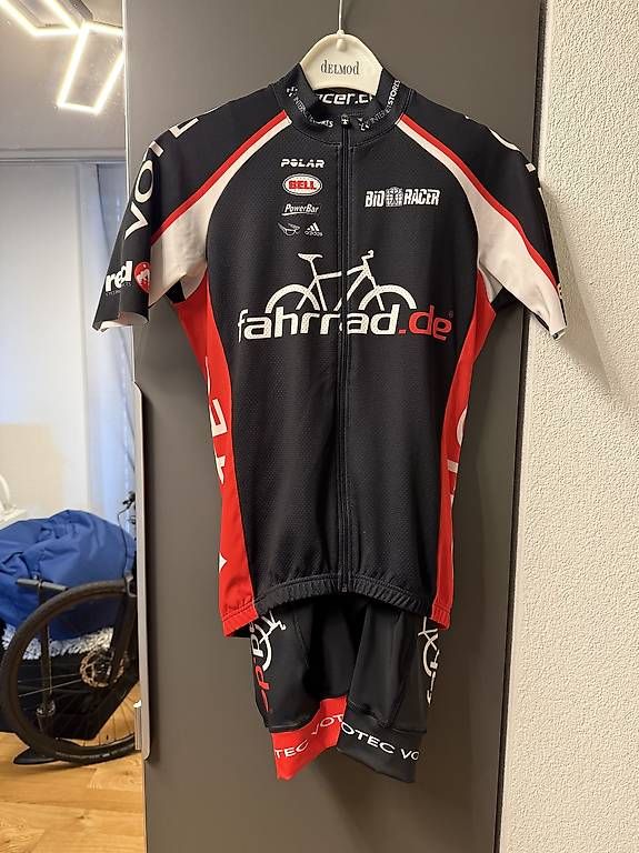 Maillots de corps & Pantalons: Fahrradtrikot Set rot, Größe M – D'occasion à Birsfelden par michaelk0815