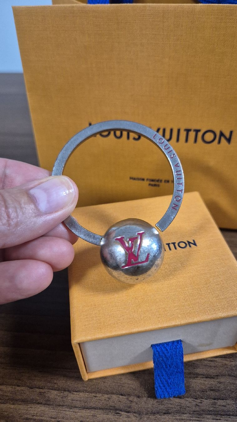 Louis Vuitton Portachiavi: Louis Vuitton Schlüsselanhänger Sphere Key Ring – Usato da Oberentfelden venduto da Principessa75 1