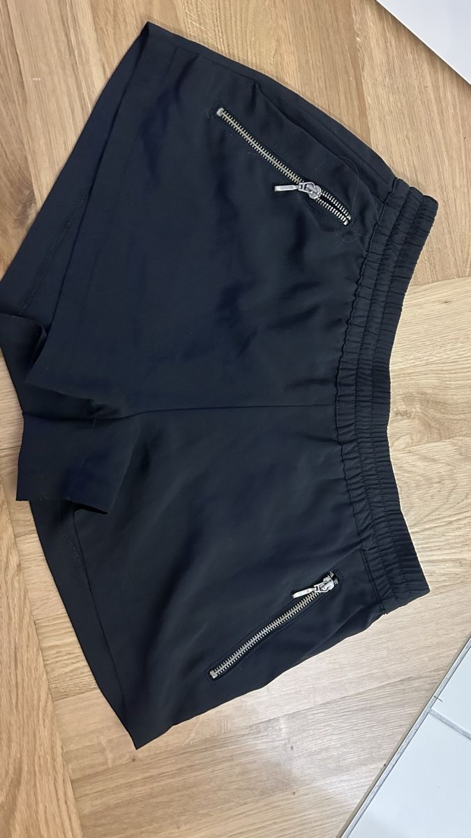 Stradivarius Pantaloni: Stradivarius shorts – Usato da Zürich venduto da gol_zrr2