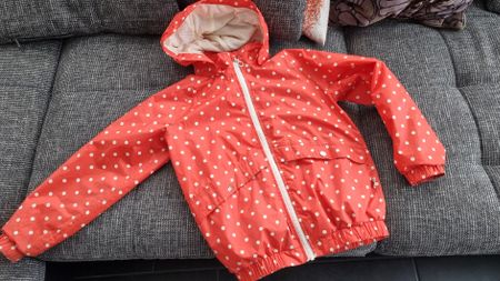 Regen- und Windjacke Mini Rodini 140 146 rot gepunktet 