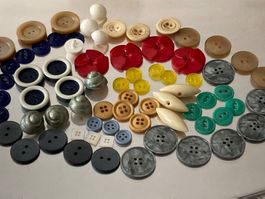 Lot de boutons divers, forme ronde, neuf