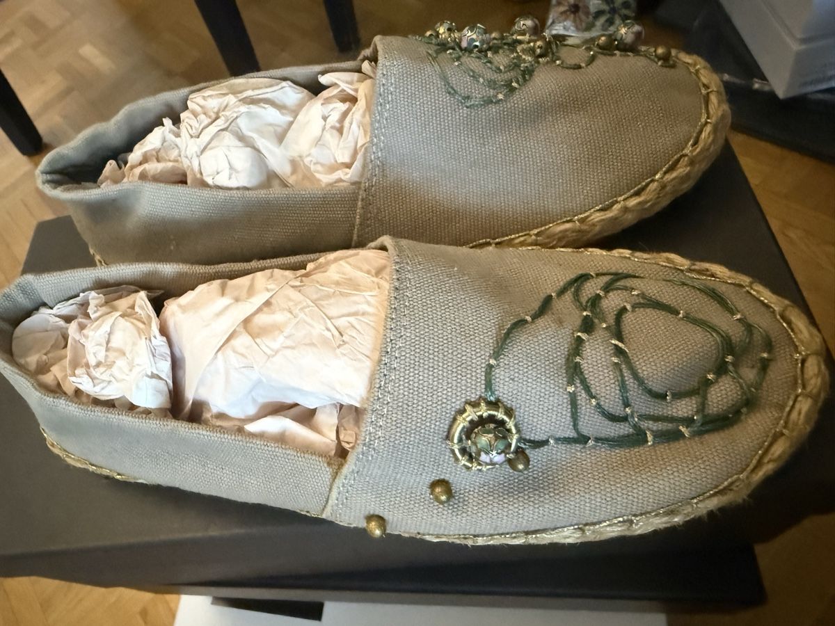 Scarpe da donna: Espadrilles artisanales brodées et perlées – Nuovo (secondo la descrizione) da Neuchâtel venduto da ass_gdc7 3
