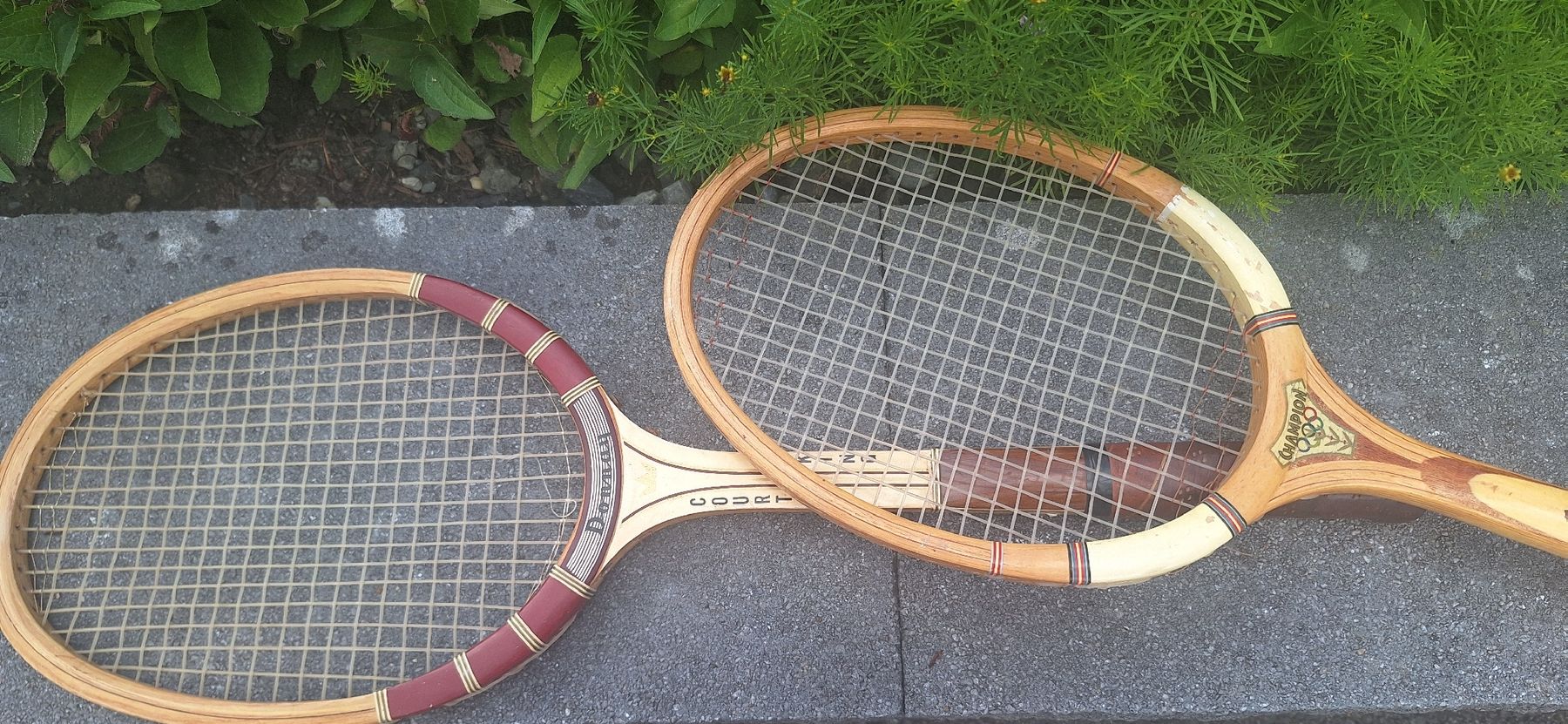 Schläger: 2 antike Tennisschläger – Gebraucht aus Grabs von tschanny