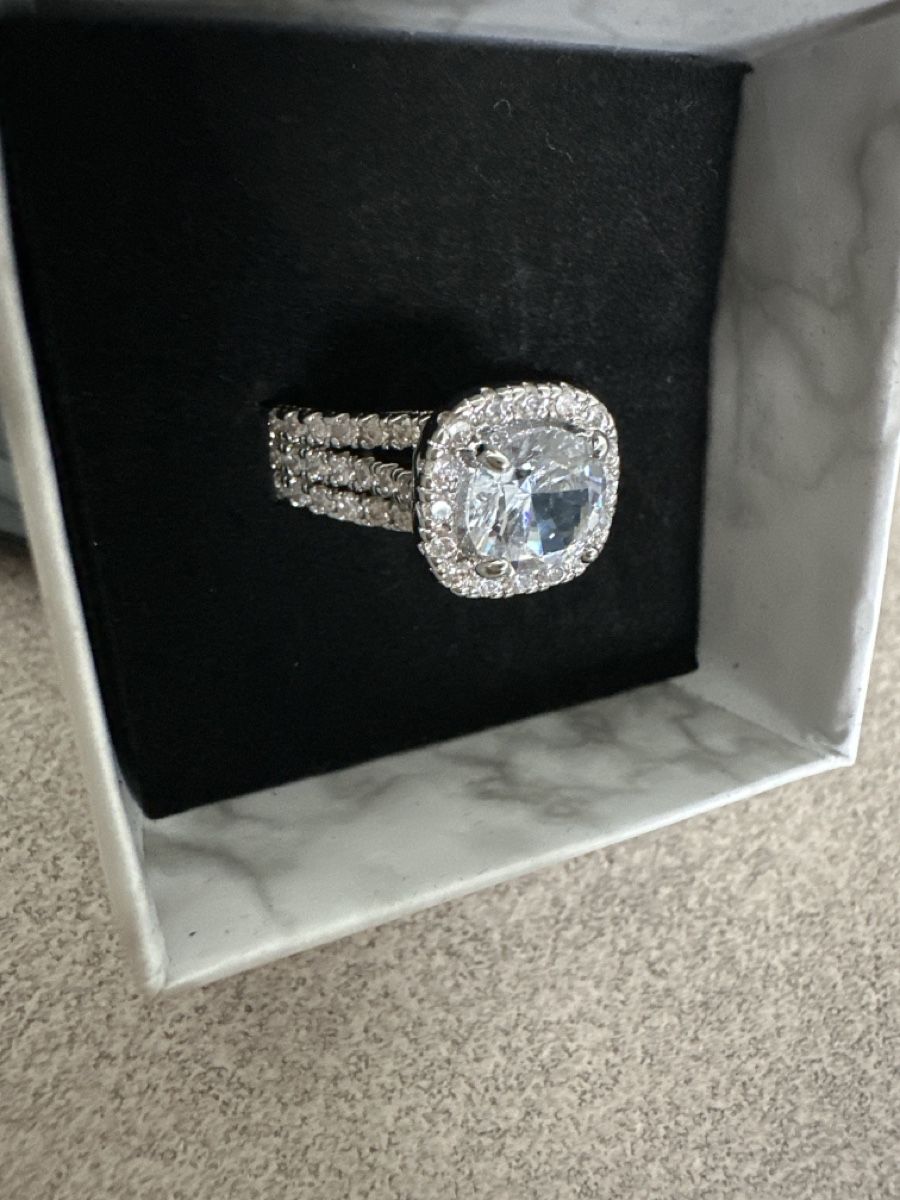 Bagues: Ring Silber Zirkonia neu mit Box – Neuf (Voir description) à Dietikon par vithya88