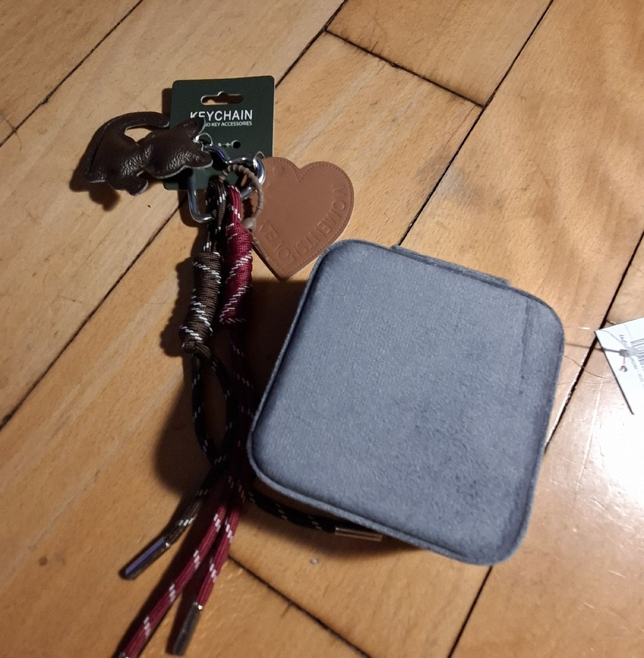Portachiavi: boîte à bijou + key chain  – Nuovo e nell'imballaggio originale da Delémont venduto da christelle1976