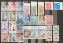 VATICANO: Lot de timbres neufs **, 1959 à 1983, 3 photos
