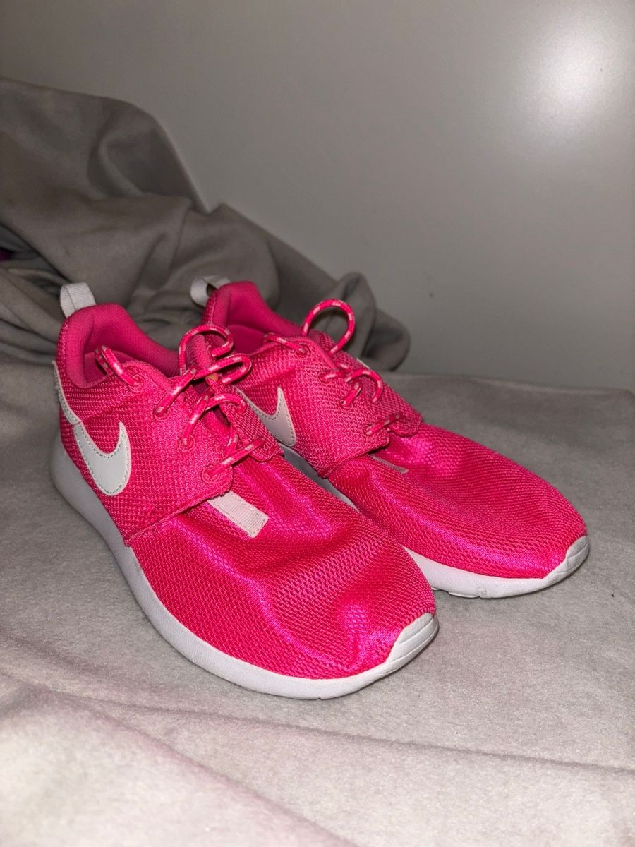 Nike Scarpe da donna: Nike Roshe One rosa/white – Nuovo (secondo la descrizione) da Luzern venduto da fer_5lyj