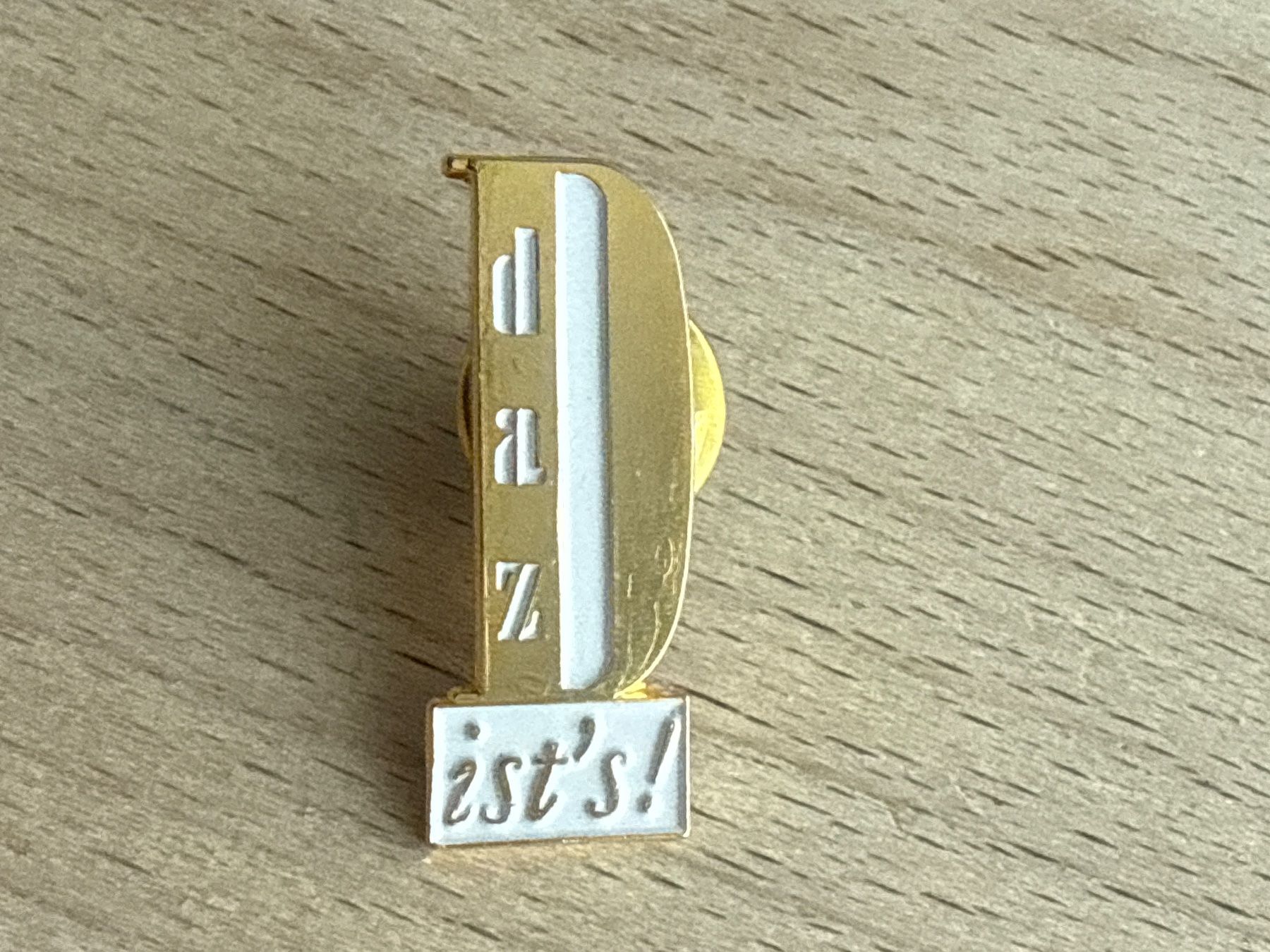 Plaquettes & Badges: Pin  DAZ ist's – D'occasion à Glattbrugg par Schweigmatt