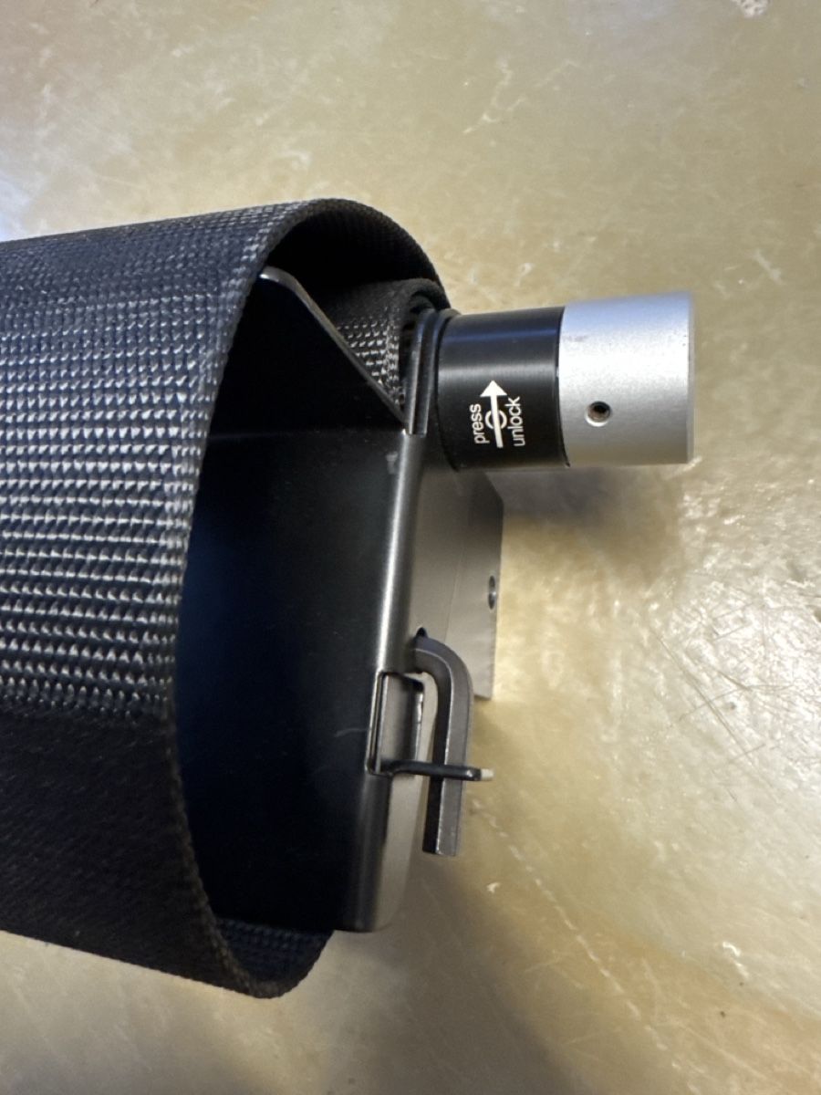 Supporti a parete: USM Haller CPU Halter für Kitos M – Usato da Rüti ZH venduto da ZdieKralle 5