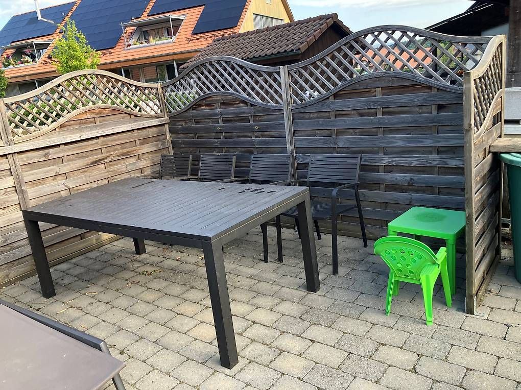 Tischset: Gartentisch aus Metall inklusive vier Stühle – Gebraucht aus Rapperswil BE von nigossa 1