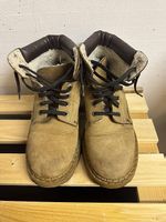 Chaussures fourrées en cuir. Taille 42