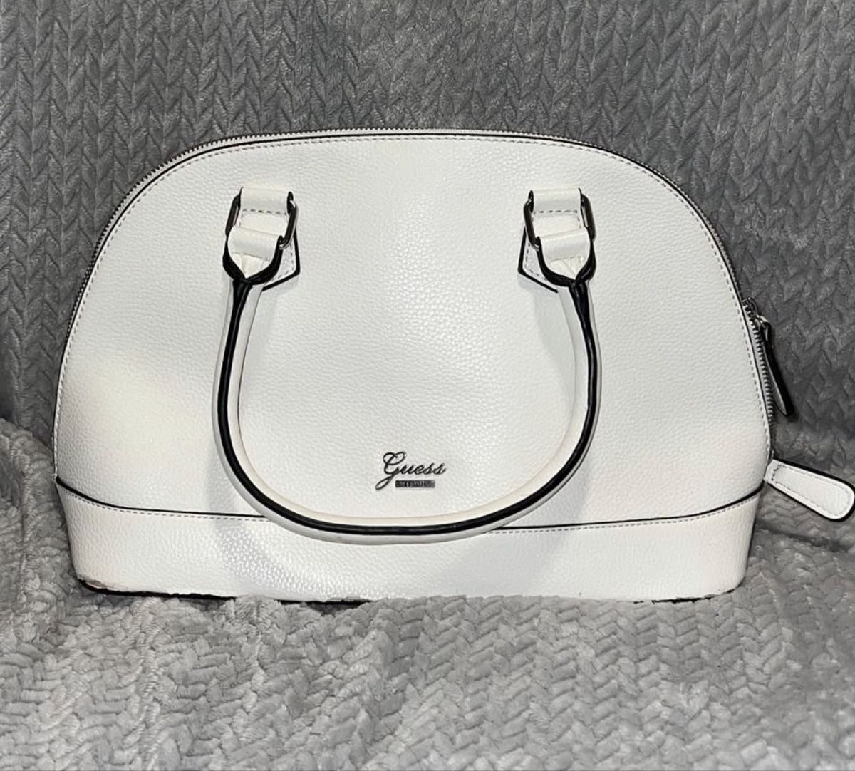 Guess Taschen für Damen: Sac guess – Gebraucht aus Auboranges von mor_85gd