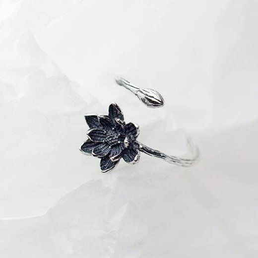Anelli: Schwarzer Blumen Ring aus Silber – Nuovo e nell'imballaggio originale da Wil SG venduto da Veratier 2