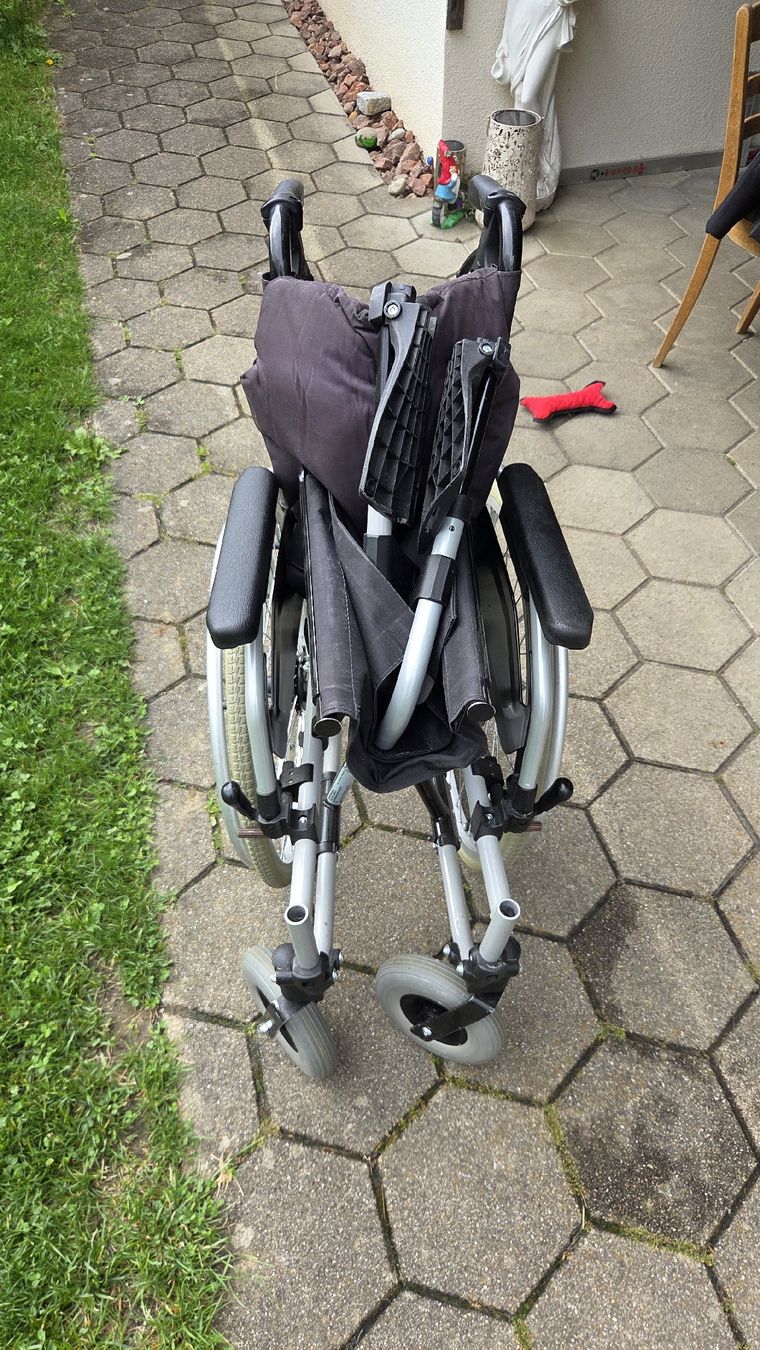 Chaises roulantes: Ottobock Rollstuhl – D'occasion à Pfeffikon LU par Spiderpig1991 1