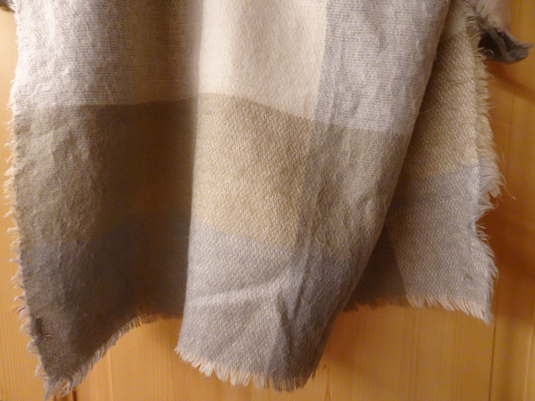 Foulard & Sciarpe: Beiger Schal 202 x 70cm - 42648 – Usato da Küssnacht am Rigi venduto da Good4Deckeli 1
