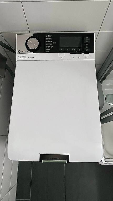 Machines à laver: Neuwertige Waschmaschine  – D'occasion à Bern par postforme18