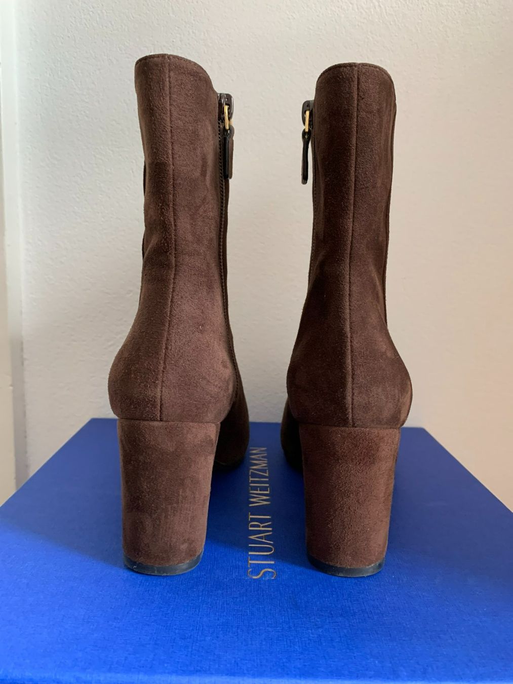 Stuart Weitzman Scarpe da donna: STUART WEITZMAN: Exklusive braune Wildleder-Stiefelette, 37 – Nuovo (secondo la descrizione) da Luzern venduto da designluzern 9