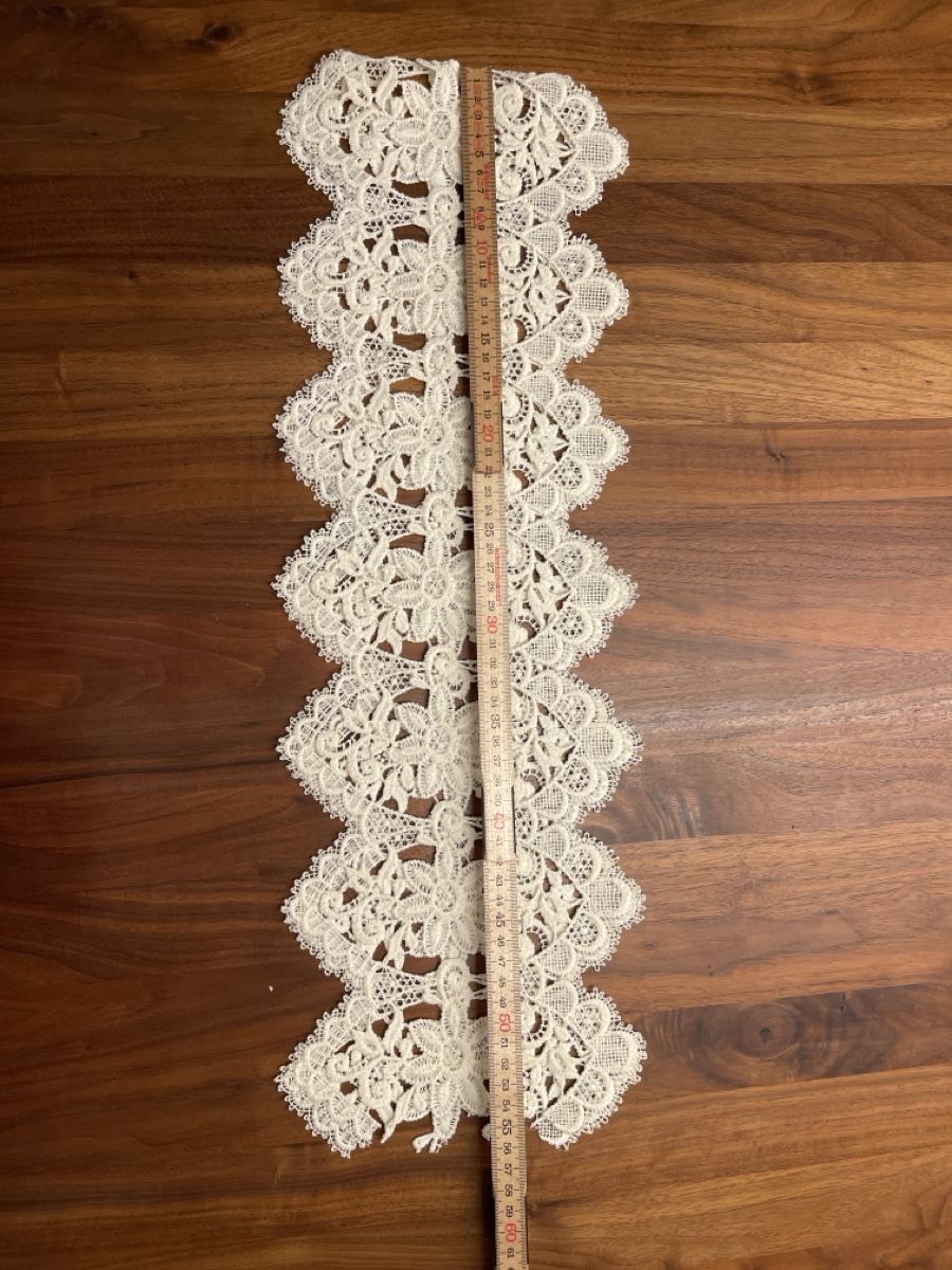 Tessuti: Vintage Spitze, elfenbeinfarben, 110 cm lang – Usato da Adliswil venduto da JadrankaR 1