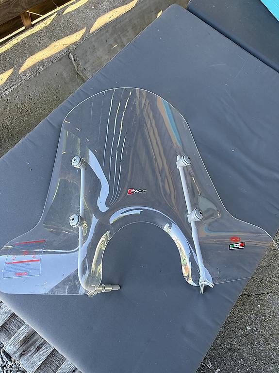 Tutti pezzi di ricambio per scooter: Vespa Windschutzscheibe Faco – Usato da Egg b. Zürich venduto da sunsahara888