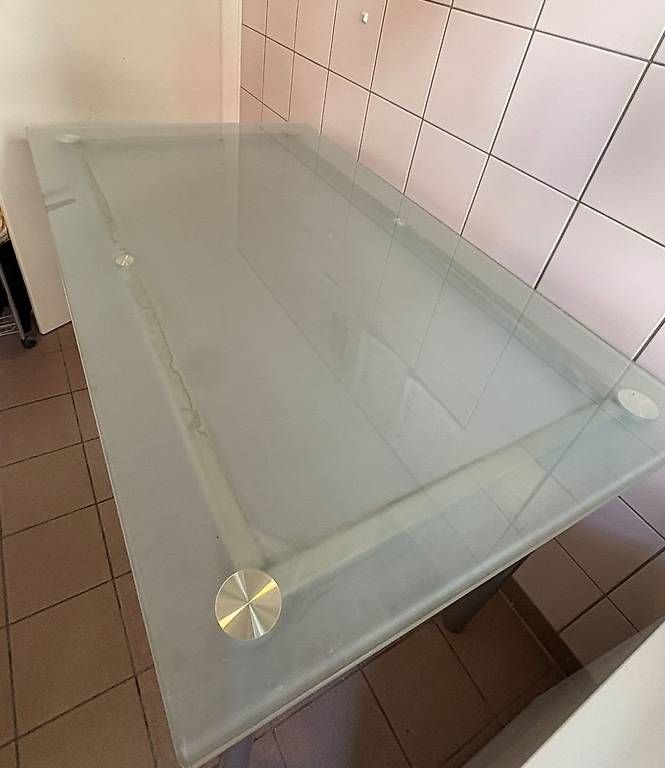 Tische: Küchentisch mit Glasplatte – Gebraucht aus Cottens FR von Angela0111114 2