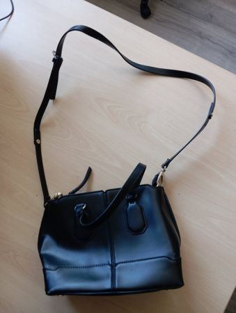 Schwarze Handtasche, neuwertig, klein, ideal für Alltag!