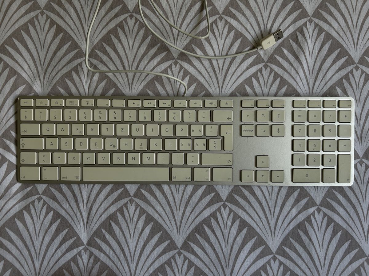 Apple Tastiere: Clavier Apple filaire  – Usato da Sion venduto da reii