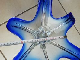 Superbe coupe en verre bleu design, parfait pour l'été!