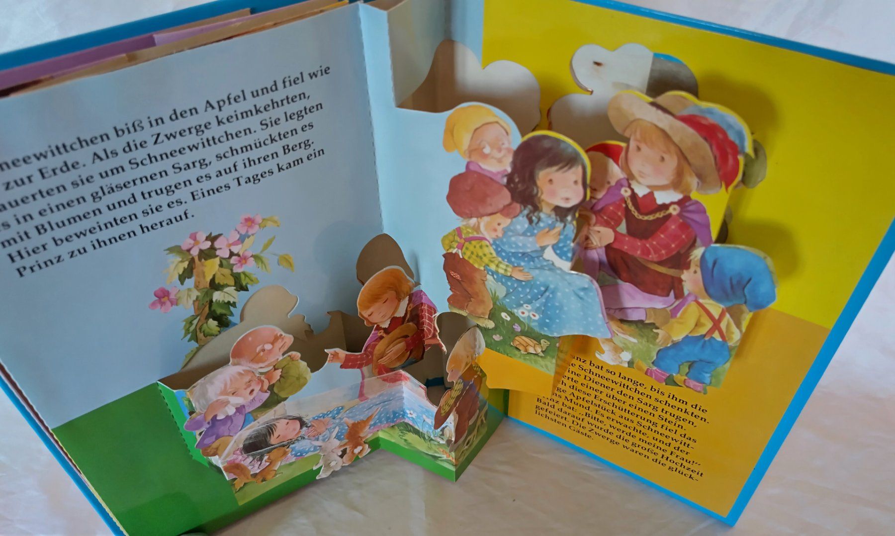 Libri: Pop-Up Buch - Schneewittchen  / Märchen Panorama Buch – Usato da Bellach venduto da JingleJerry 5