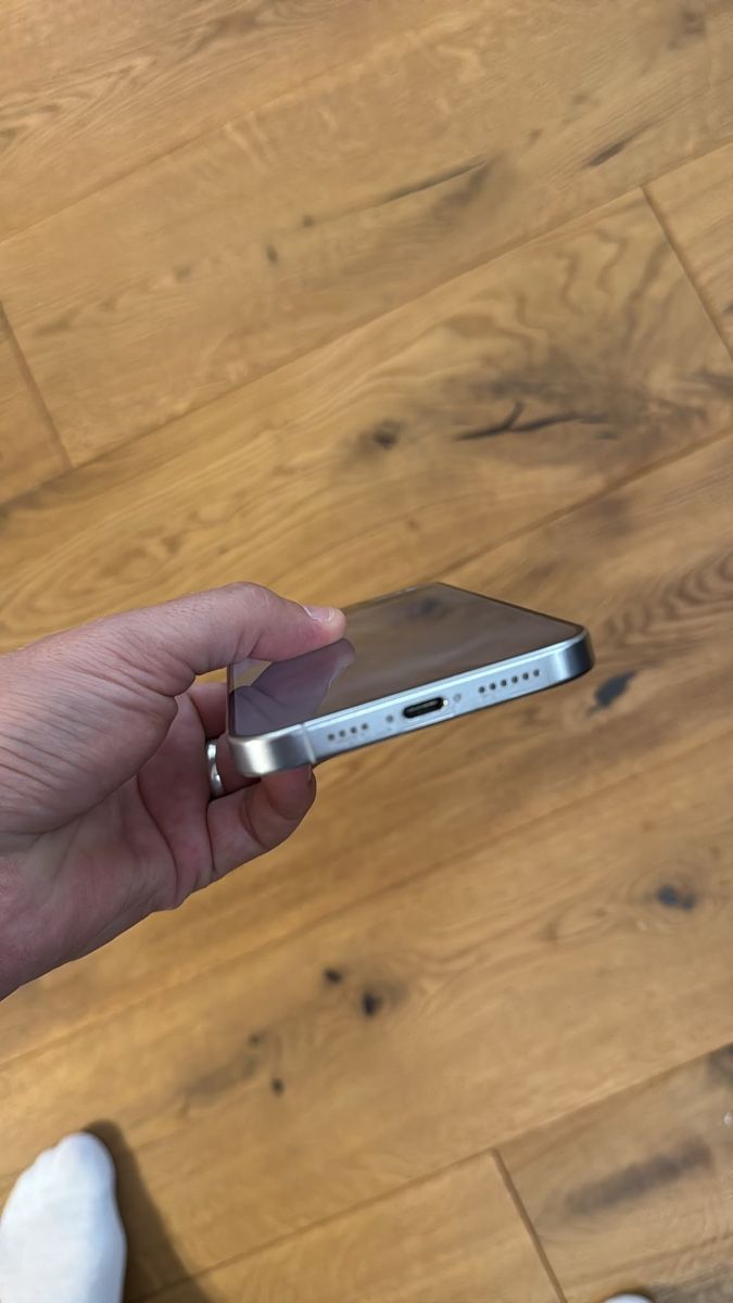 Apple Telefoni cellulari / Smartphones: iPhone 16 pro max – Usato da Delémont venduto da vil_267l 5