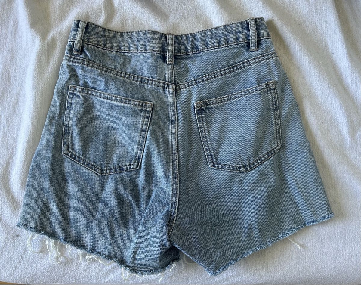 H&M Jeans: shorts – Gebraucht aus Muntelier von cel_5syj 1