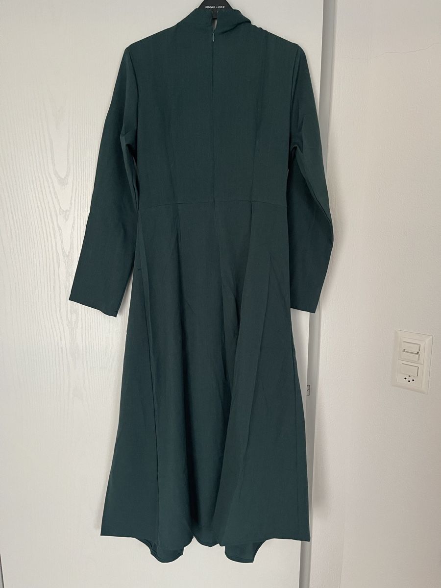 Shein Vestiti: Elegantes, dunkelgrünes Kleid s – Usato da Bremgarten AG venduto da arl_8nbf 2