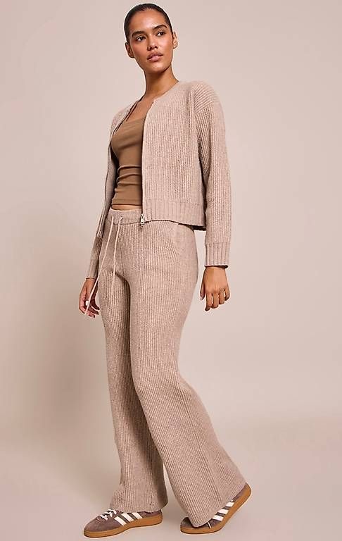 Regale: ENSEMBLE EN MAILLE PRETTY LITTLE THINGS NEUF – Gebraucht aus Chavannes-des-Bois von dvergani