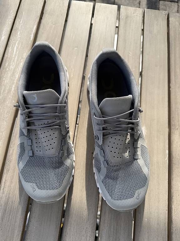 Chaussures femmes: On Cloud 5 Damen, Grösse 39, grau – D'occasion à Bubendorf par cherry86