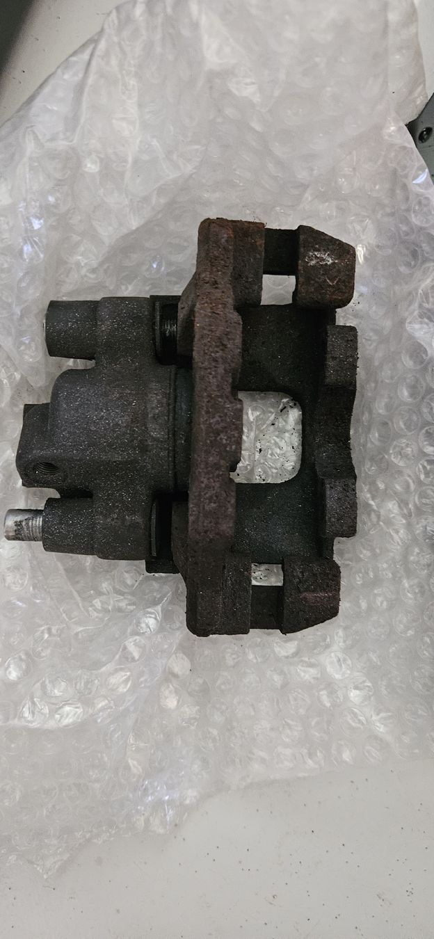 BMW Tutti pezzi di ricambio auto: BMW E30 Bremszangen und Handbremse Hinterachse – Usato da Flaach venduto da moto64 2