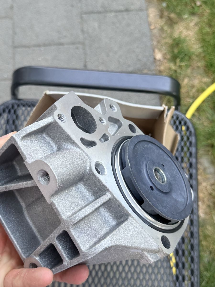 Pumpen & Teile: SIL Wasserpumpe Premium in Originalverpackung – Neu und originalverpackt aus Grenchen von m.z90 3